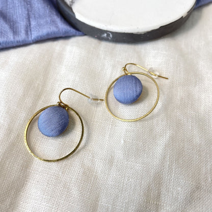 Ohrringe Inner Circle klein in Fliederblau