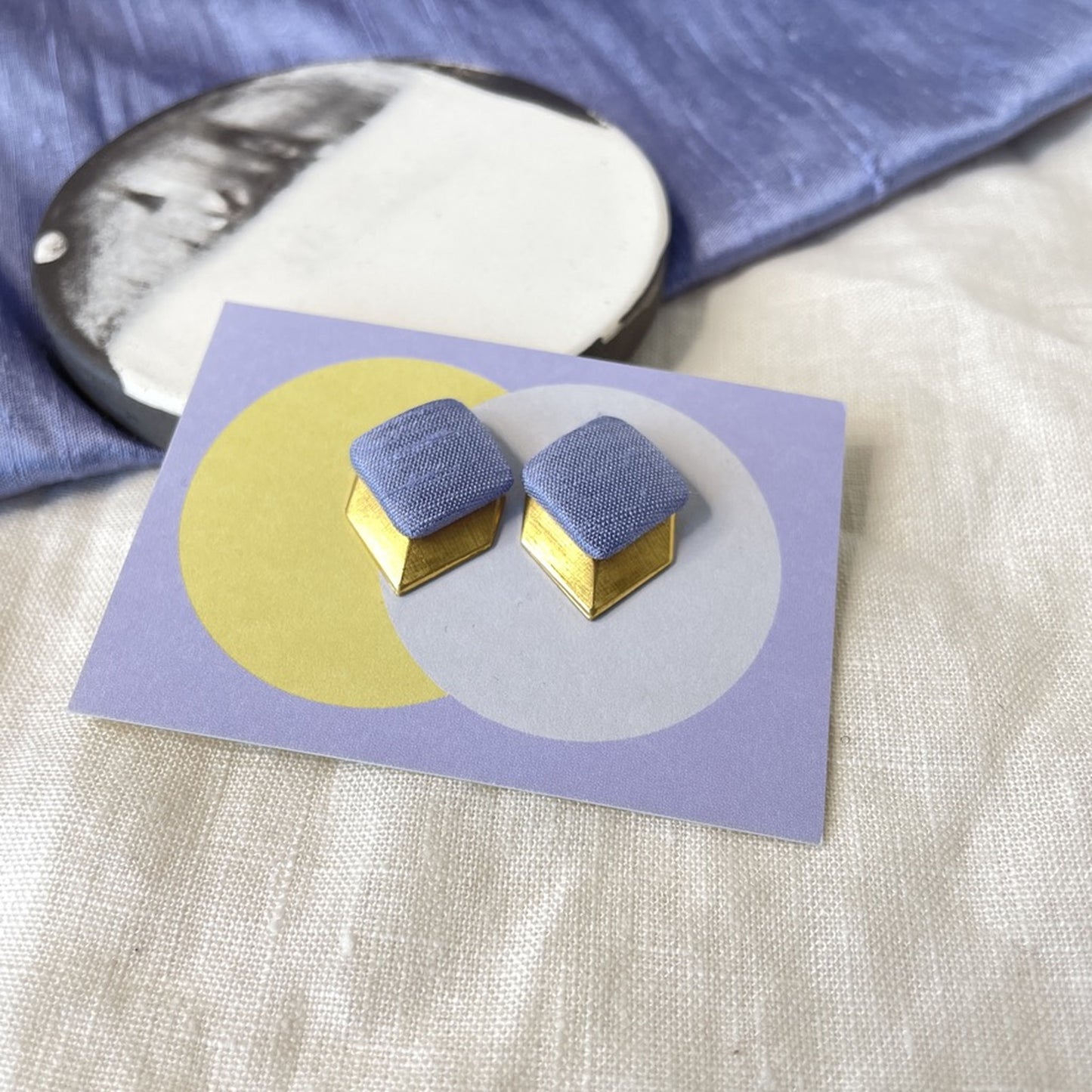 Ohrstecker Open Symbol .  Fliederblau