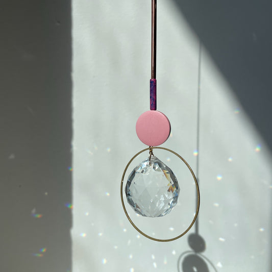 Suncatcher Disc Rosa Holzperle / Lichtfänger / Fensterkristall  / Prisma