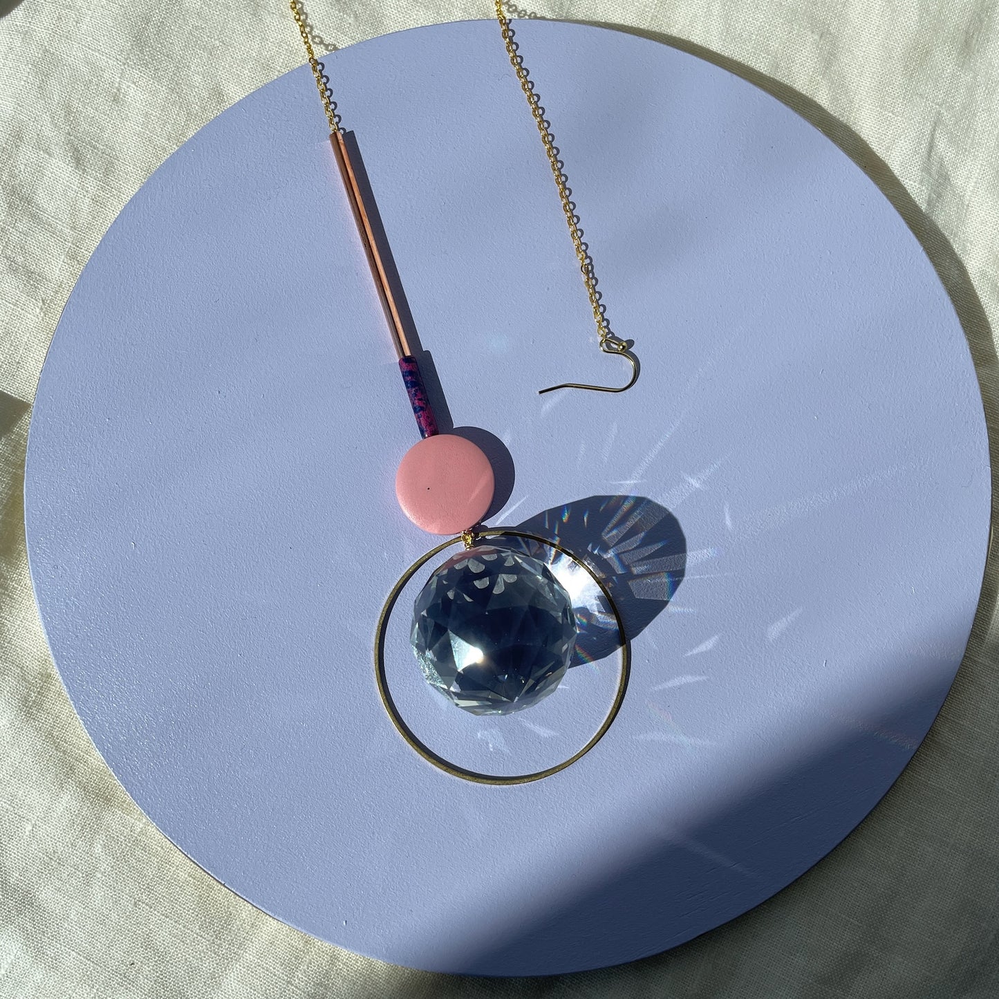 Suncatcher Disc Rosa Holzperle / Lichtfänger / Fensterkristall  / Prisma